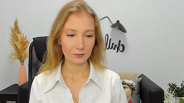 Snapshot of LolaWilsons chatting on 10, 1, 2025 LolaWilsons online show from 10, 1, 2025