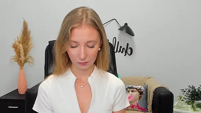 Snapshot of LolaWilsons chatting on 28, 1, 2025 LolaWilsons online show from 28, 1, 2025