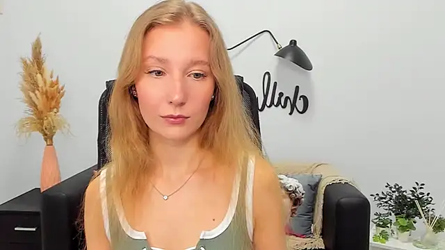 Snapshot of LolaWilsons chatting on 18, 2, 2025 LolaWilsons online show from 18, 2, 2025