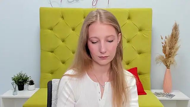 Snapshot of LolaWilsons chatting on 4, 5, 2026 LolaWilsons online show from 4, 5, 2026