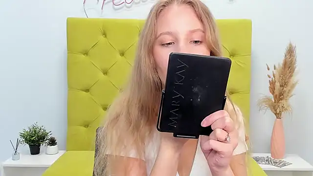 Snapshot of LolaWilsons chatting on 15, 5, 2026 LolaWilsons online show from 15, 5, 2026