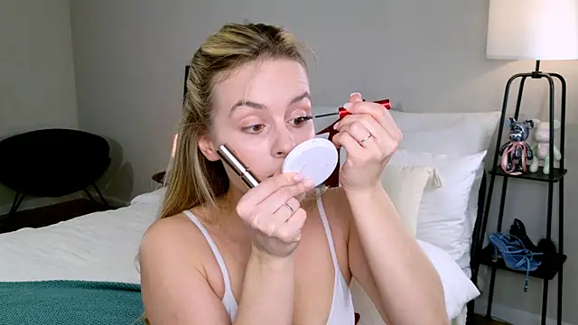 RozzitaBedberry online show from 5, 11, 2025