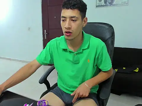 Snapshot of Chandler_ken chatting on 12, 10, 2025 Chandler ken online show from 12, 10, 2025