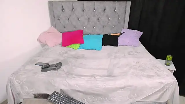 Snapshot of valenthottie chatting on 17, 2, 2025 valenthottie online show from 17, 2, 2025