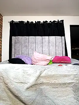 Snapshot of valenthottie chatting on 2, 11, 2025 valenthottie online show from 2, 11, 2025