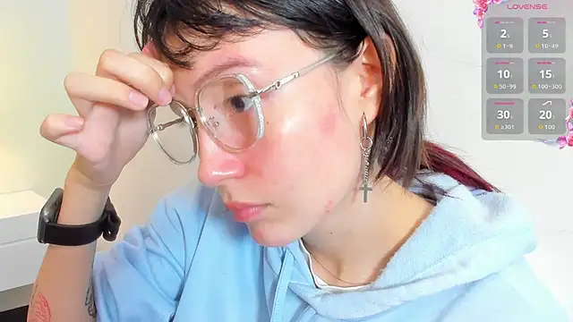 Snapshot of lizzy_davis_1 chatting on 2, 10, 2025 lizzy davis 1 online show from 2, 10, 2025