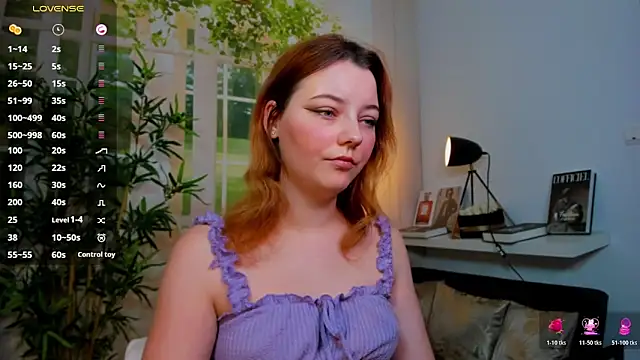 pretty little thing online show from 25, 11, 2025