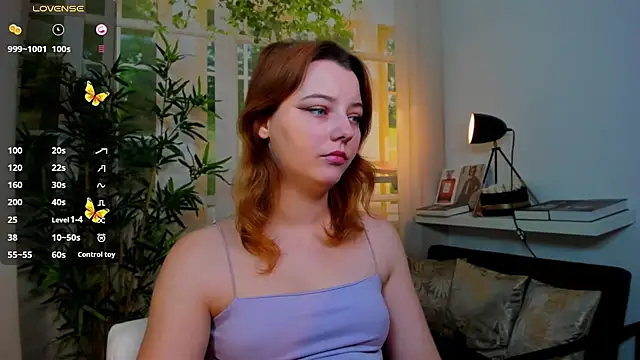 pretty little thing online show from 28, 11, 2025