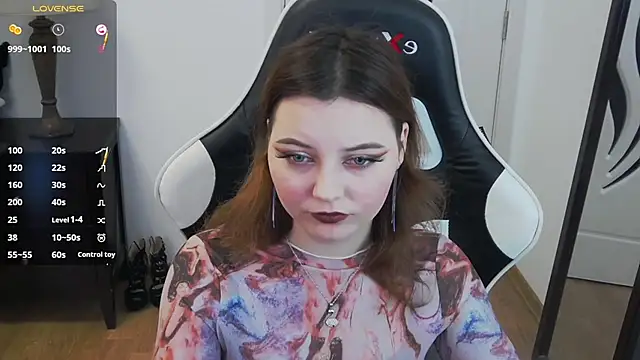 pretty little thing online show from 28, 2, 2026