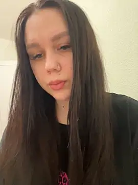 Snapshot of Marylallka5 chatting on 13, 11, 2025 Marylallka5 online show from 13, 11, 2025