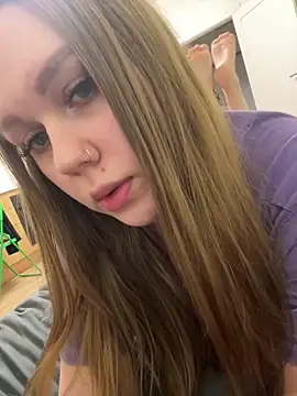 Snapshot of Marylallka5 chatting on 2, 3, 2026 Marylallka5 online show from 2, 3, 2026