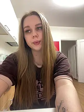 Snapshot of Marylallka5 chatting on 15, 4, 2026 Marylallka5 online show from 15, 4, 2026