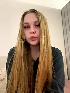 Snapshot of Marylallka5 chatting on 9, 6, 2026 Marylallka5 online show from 9, 6, 2026