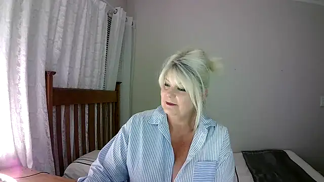 Miahotmilf online show from 5, 1, 2025