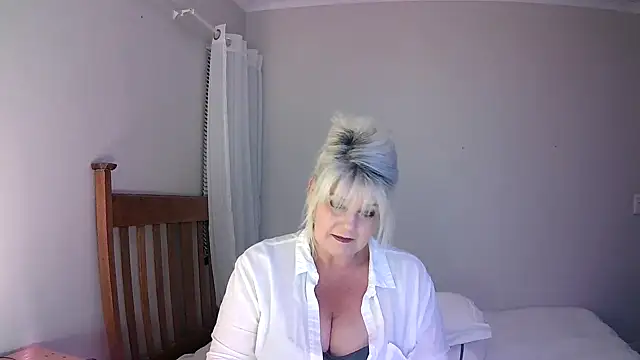 Miahotmilf online show from 25, 1, 2025