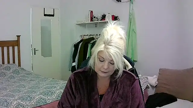 Miahotmilf online show from 9, 5, 2026