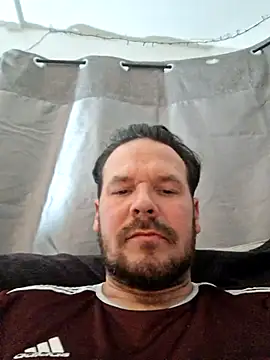 Snapshot of chrisB09 chatting on 28, 11, 2025 chrisB09 online show from 28, 11, 2025