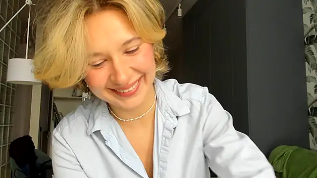 Lilith lutherlow online show from 21, 12, 2025