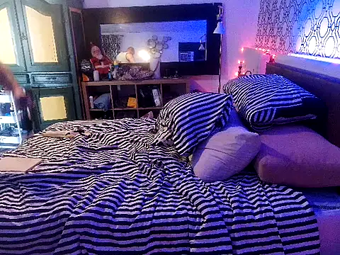 Snapshot of RawRyder8 chatting on 17, 9, 2025 RawRyder8 online show from 17, 9, 2025