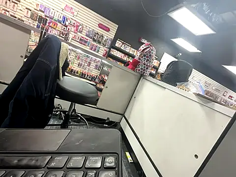 Snapshot of RawRyder8 chatting on 17, 12, 2025 RawRyder8 online show from 17, 12, 2025