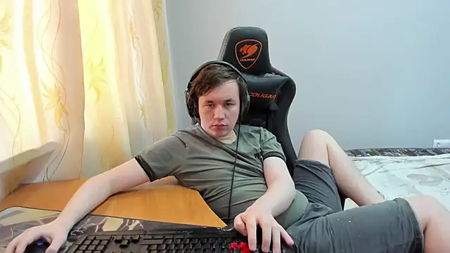 iliaskrislove online show from 12, 4, 2026