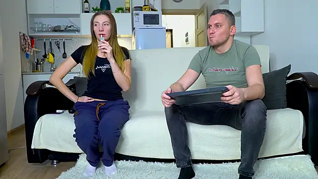 littlesweettifany online show from 5, 12, 2025