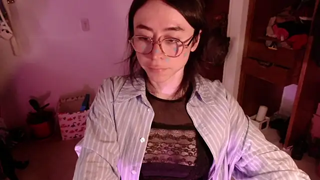 emily pearl  online show from 21, 11, 2025