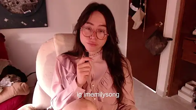 emily pearl  online show from 14, 12, 2025