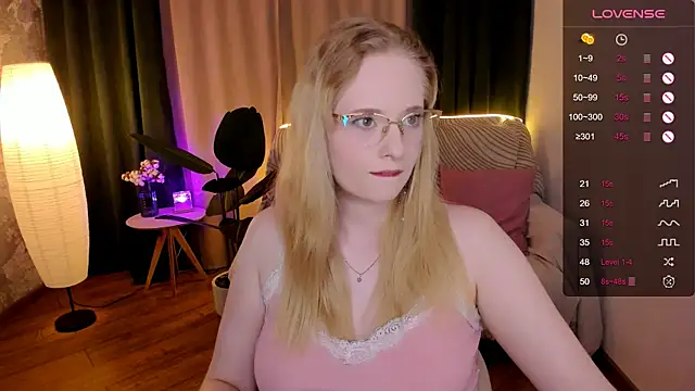 Snapshot of Aemilia_ chatting on 14, 9, 2025 Aemilia online show from 14, 9, 2025