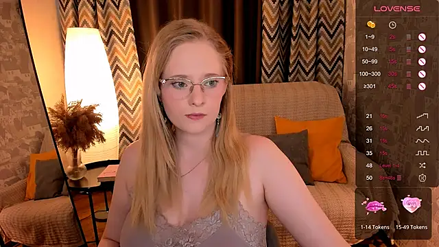 Snapshot of Aemilia_ chatting on 6, 10, 2025 Aemilia online show from 6, 10, 2025