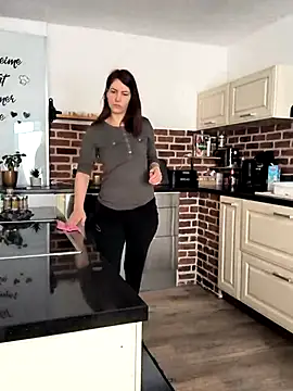 Snapshot of Linalicious chatting on 3, 3, 2025 Linalicious online show from 3, 3, 2025