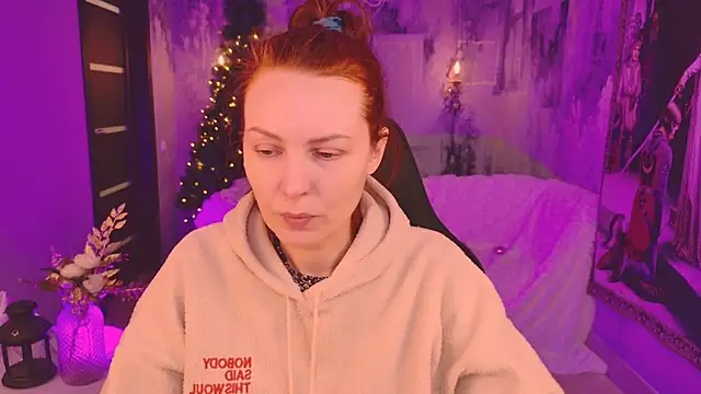 Snapshot of VandaRossi chatting on 15, 12, 2025 VandaRossi online show from 15, 12, 2025