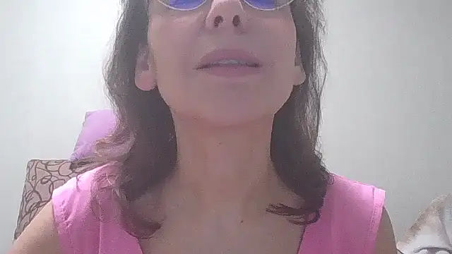 HollyJewel online show from 4, 2, 2025