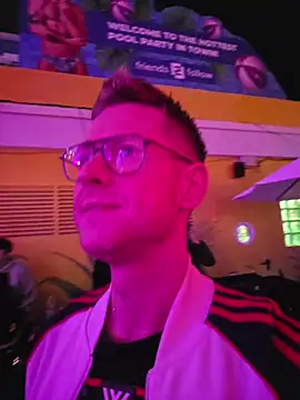 Snapshot of Fuc71 chatting on 24, 4, 2026 Fuc71 online show from 24, 4, 2026