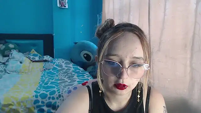 Snapshot of Liaroberts1 chatting on 3, 2, 2025 Liaroberts1 online show from 3, 2, 2025