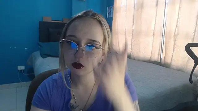 Snapshot of Liaroberts1 chatting on 22, 10, 2025 Liaroberts1 online show from 22, 10, 2025