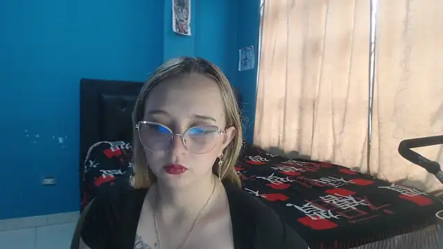Snapshot of Liaroberts1 chatting on 24, 11, 2025 Liaroberts1 online show from 24, 11, 2025