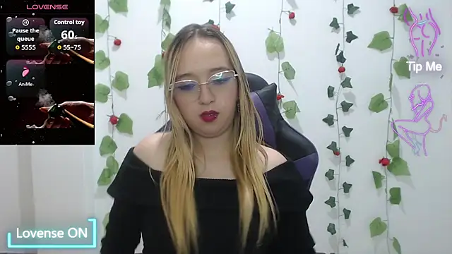 Snapshot of Liaroberts1 chatting on 4, 2, 2026 Liaroberts1 online show from 4, 2, 2026