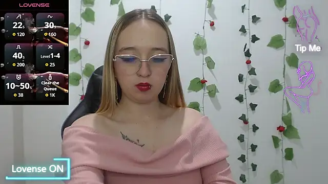 Snapshot of Liaroberts1 chatting on 6, 2, 2026 Liaroberts1 online show from 6, 2, 2026