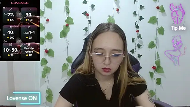 Snapshot of Liaroberts1 chatting on 29, 4, 2026 Liaroberts1 online show from 29, 4, 2026