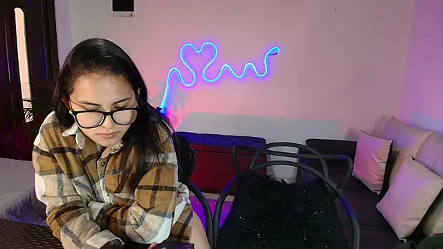 Snapshot of Jules_n_Gia chatting on 23, 1, 2025 Jules n Gia online show from 23, 1, 2025