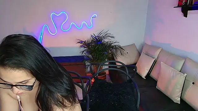 Snapshot of Jules_n_Gia chatting on 2, 2, 2025 Jules n Gia online show from 2, 2, 2025