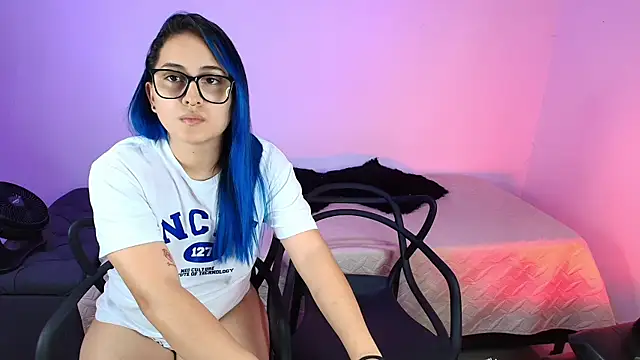 Snapshot of Jules_n_Gia chatting on 21, 3, 2025 Jules n Gia online show from 21, 3, 2025