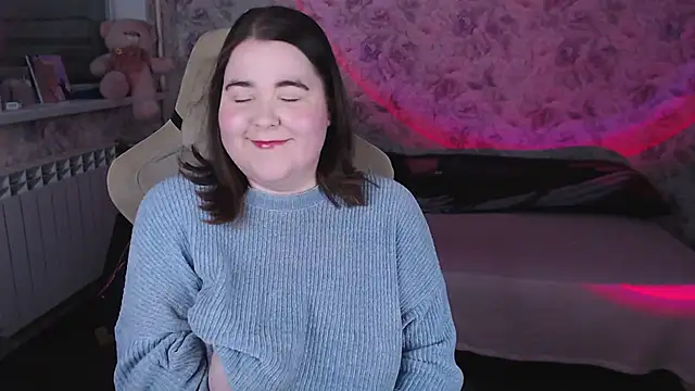 Estelle Hicks online show from 10, 4, 2026