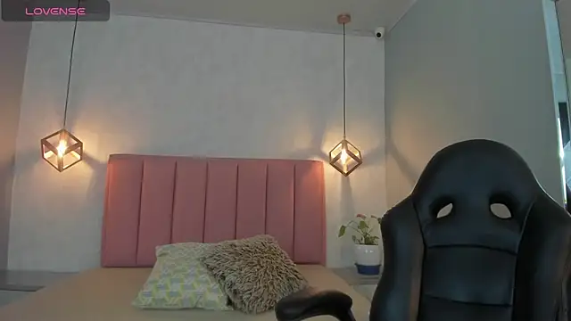 SUNNYCYRUS online show from 11, 11, 2025