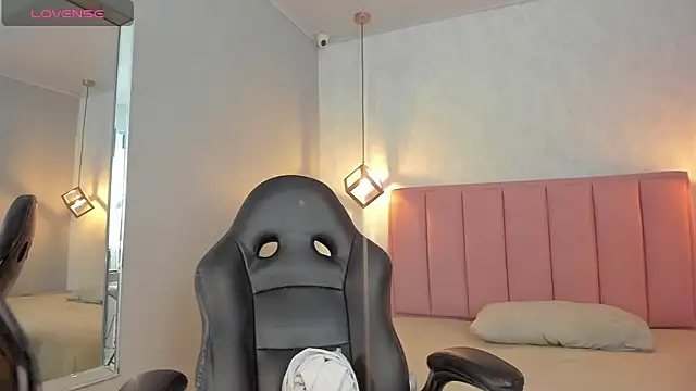 SUNNYCYRUS online show from 13, 3, 2026