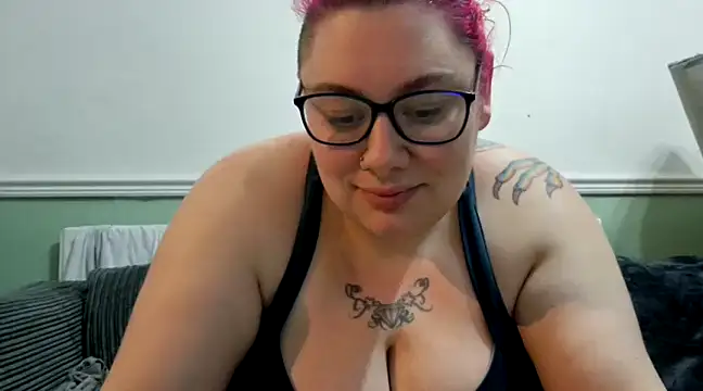 Bustycurves online show from 8, 12, 2024