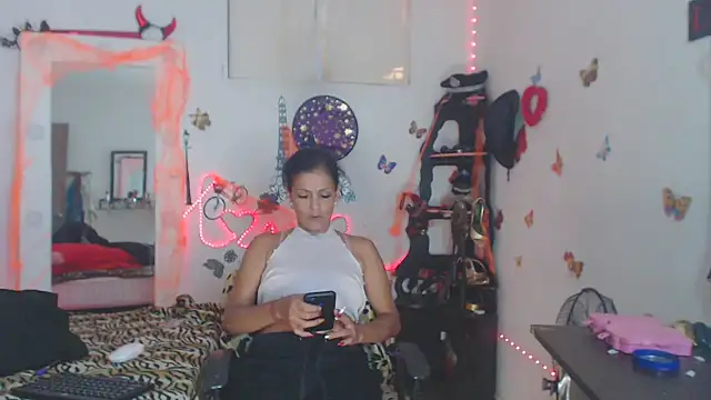 Snapshot of brigitht chatting on 14, 10, 2025 brigitht online show from 14, 10, 2025