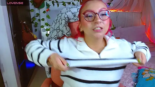 Snapshot of Littlerouse_ chatting on 23, 4, 2026 Littlerouse online show from 23, 4, 2026