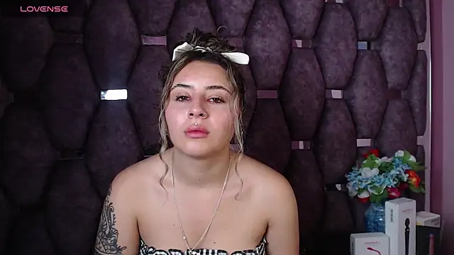 Snapshot of celeste_blue69 chatting on 9, 2, 2025 celeste blue69 online show from 9, 2, 2025